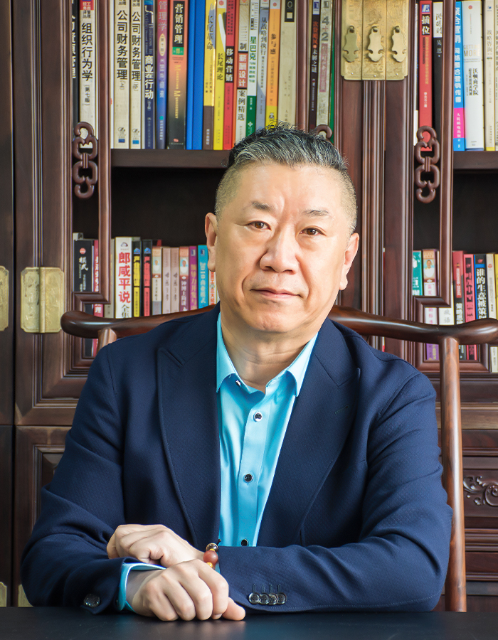 從三尺講臺的教師，到2萬平方的董事長